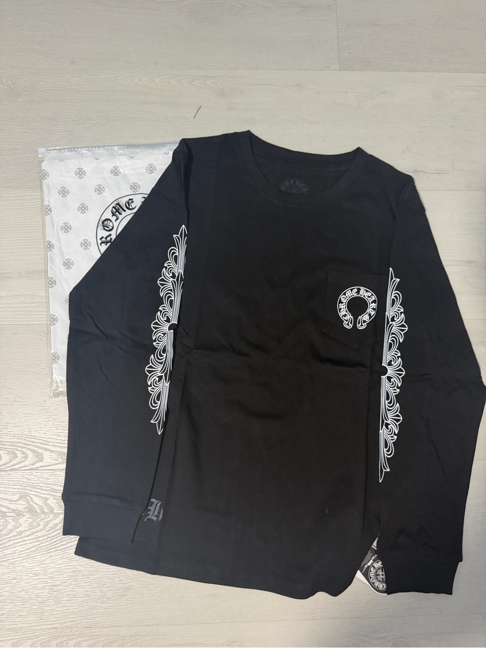 Men's Black Long-Sleeve Graphic Pocket Tee